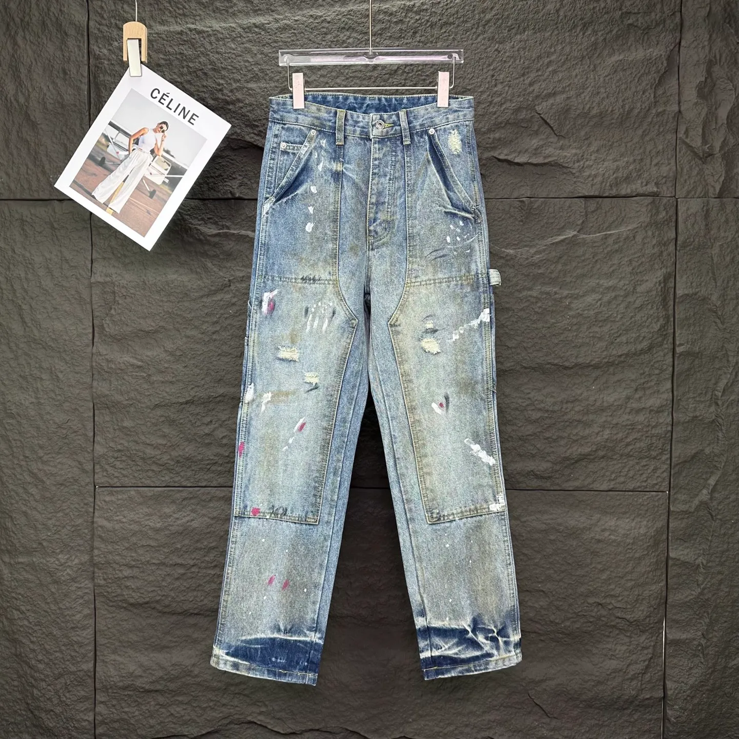P260 GALLERY DEPT. 2025 new splash-ink hand-painted dirty distressed couple style loose washed jeans 🔥High version🔥High version🔥 Top ceiling quality Styles with different washed textures are very friendly to people with thin legs and thick legs. The straight version is very flattering to the leg shape. Moderate length that never goes out of style, easy to match with casually, basic styling for various styles, a must-have in the wardrobe! The fabric is stiff but also makes the upper body soft without losing texture. The washing process is even more perfect. It is a must-have item for everyone! ! ! Washed wheat, hang tag, pants label, three complete labels, color: blue, size: 28, 30, 32, 34, 36 (five sizes)